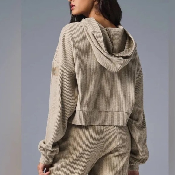 ALO Muse Hoodie Cropped Soft Ribbed Relaxed Tan Gravel Heather Small Medium - Picture 1 of 7